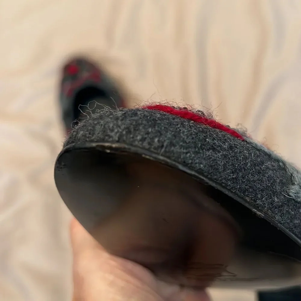 NWOT Stuart Weitzman grey flannel flats with red grey and black embellishments